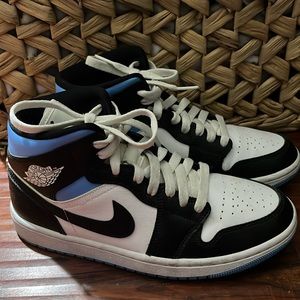 Jordan 1 mid- University Blue (Women’s 8)
